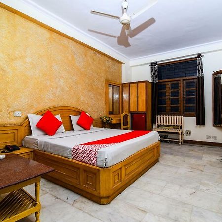Rahul Palace By Golden Tree Near Metro Station And Ajmal Khan Market 新德里 外观 照片