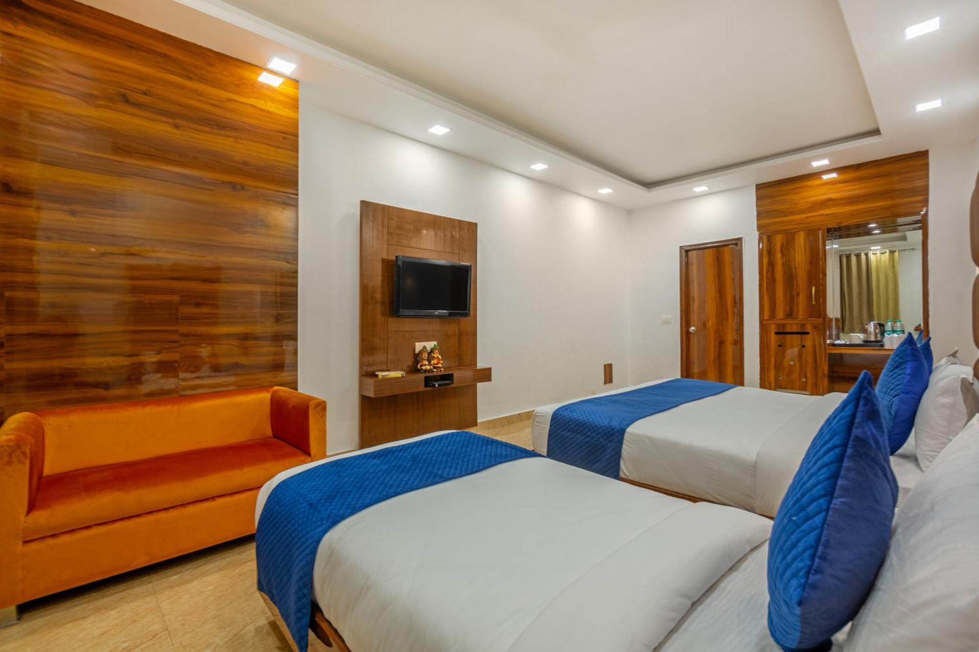 Rahul Palace By Golden Tree Near Metro Station And Ajmal Khan Market 新德里 外观 照片
