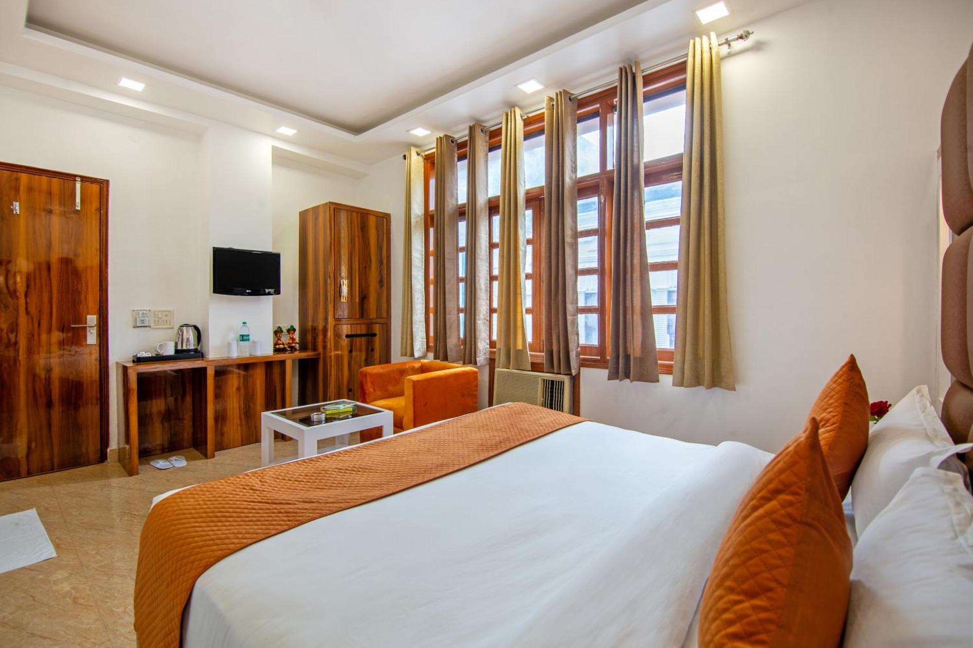 Rahul Palace By Golden Tree Near Metro Station And Ajmal Khan Market 新德里 外观 照片