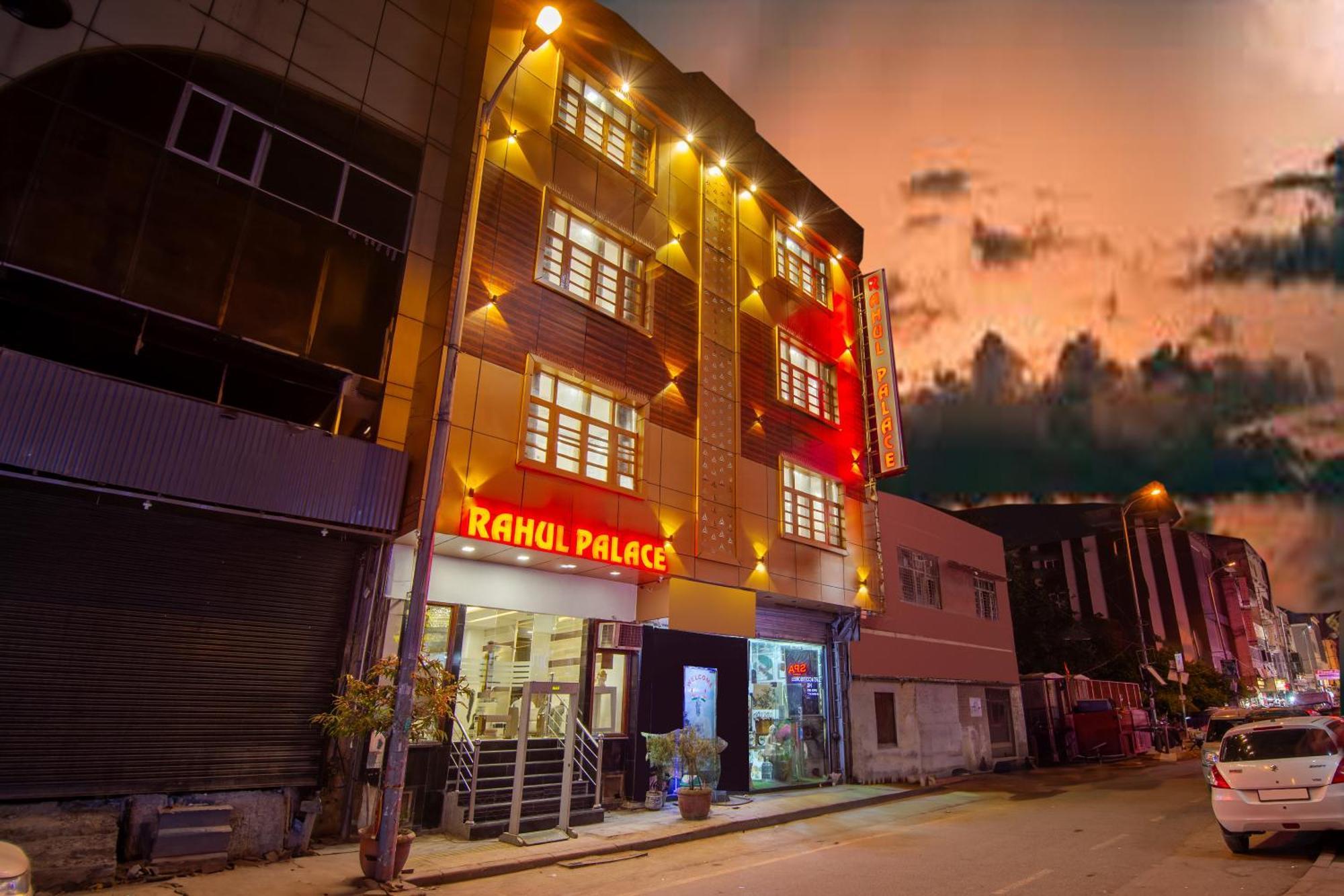 Rahul Palace By Golden Tree Near Metro Station And Ajmal Khan Market 新德里 外观 照片