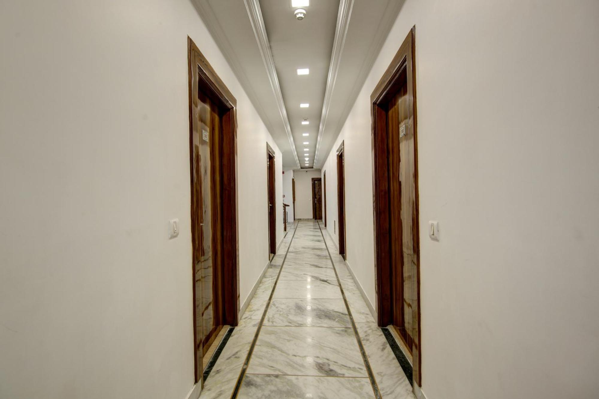 Rahul Palace By Golden Tree Near Metro Station And Ajmal Khan Market 新德里 外观 照片