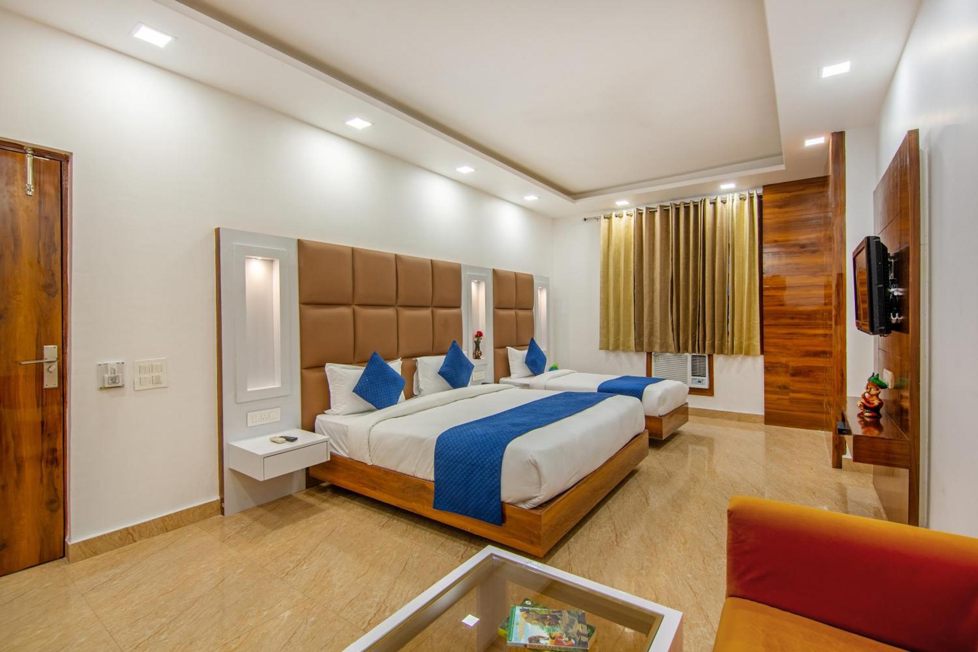 Rahul Palace By Golden Tree Near Metro Station And Ajmal Khan Market 新德里 外观 照片