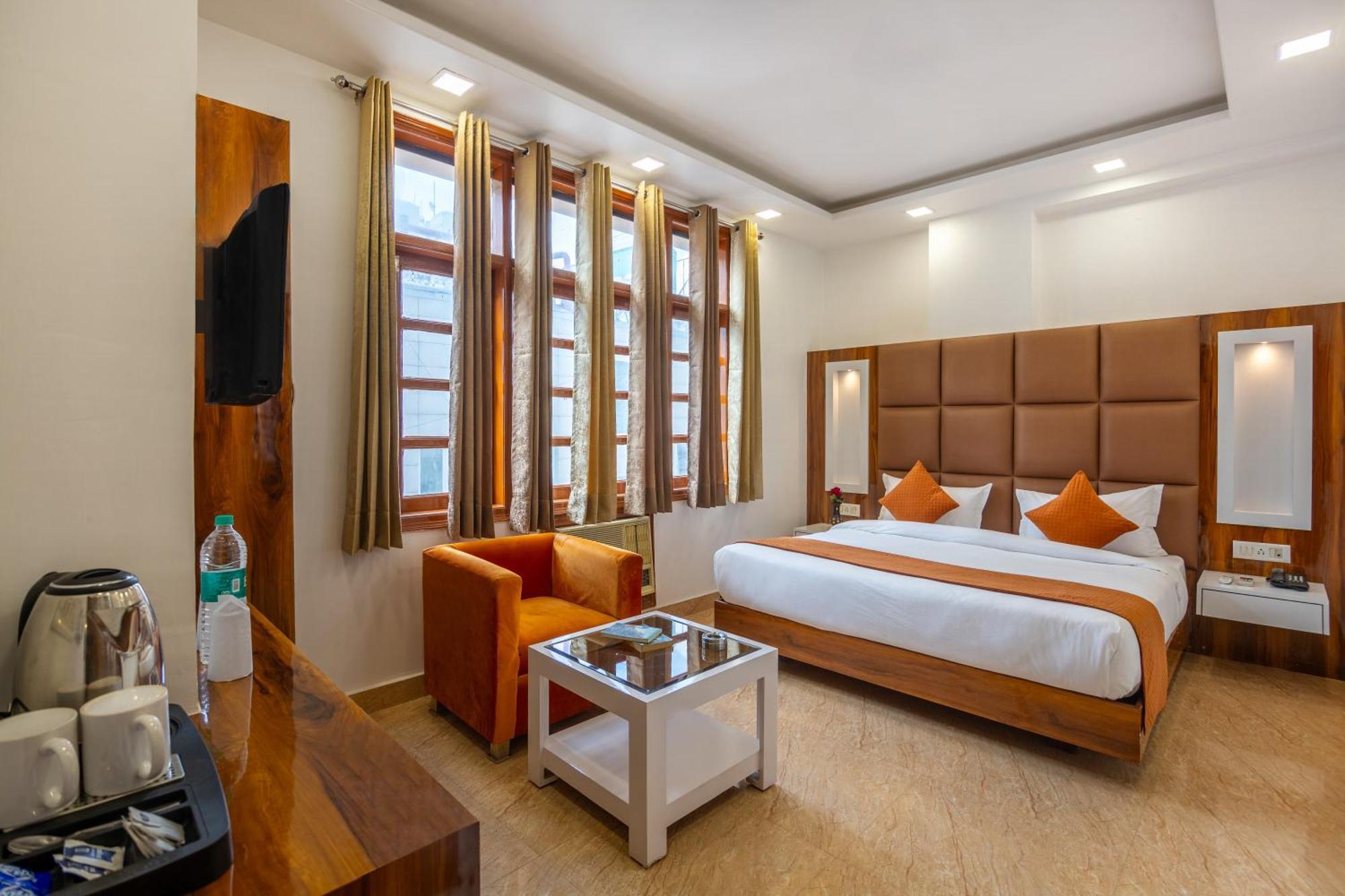 Rahul Palace By Golden Tree Near Metro Station And Ajmal Khan Market 新德里 外观 照片