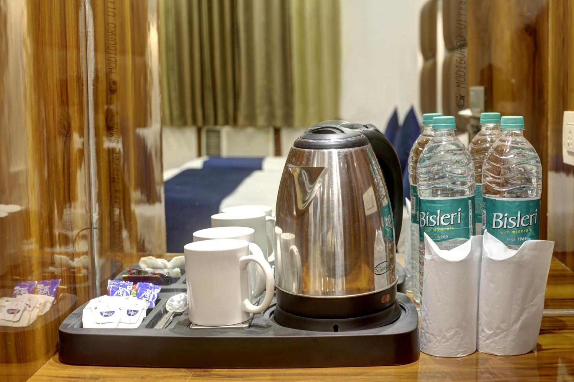 Rahul Palace By Golden Tree Near Metro Station And Ajmal Khan Market 新德里 外观 照片