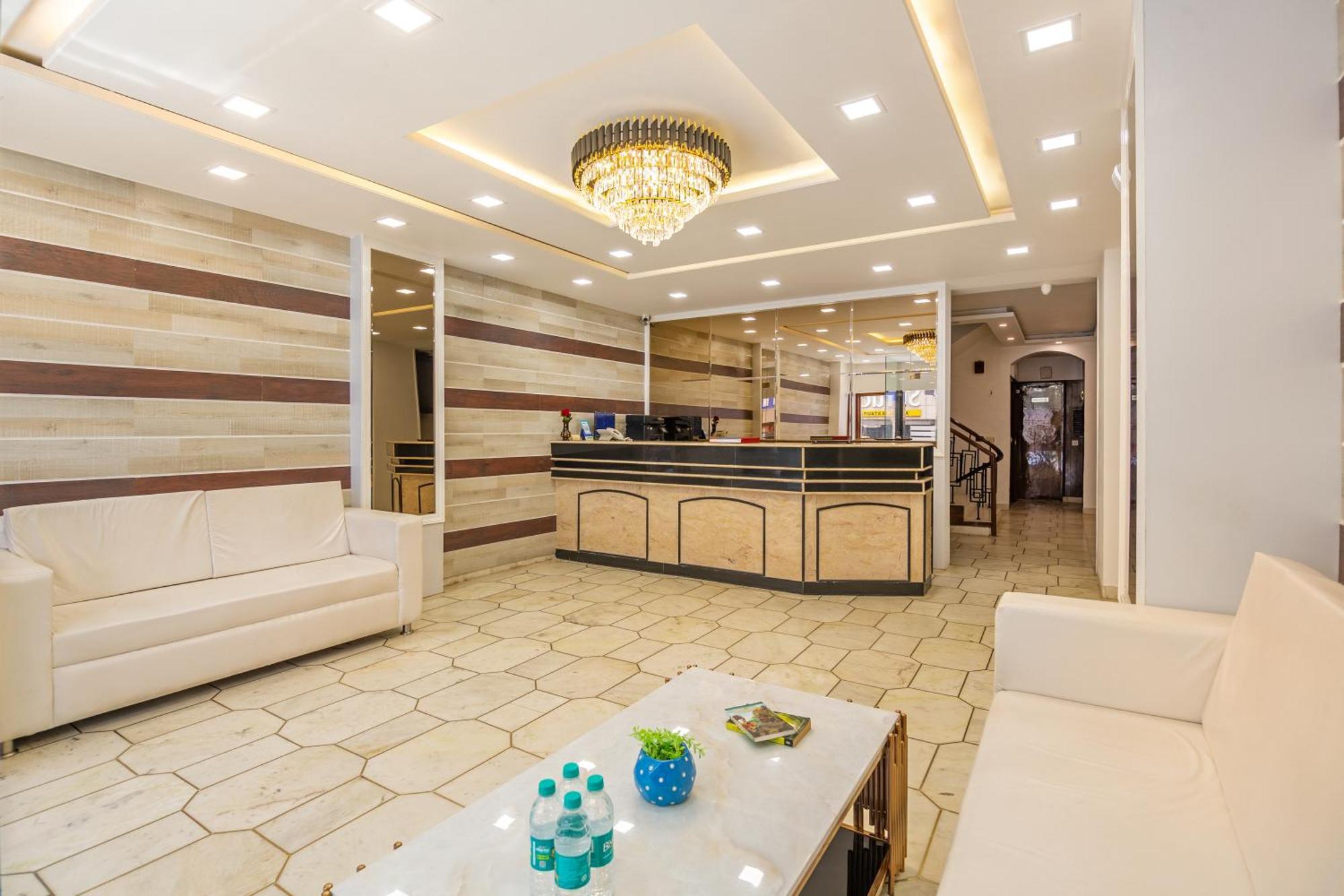 Rahul Palace By Golden Tree Near Metro Station And Ajmal Khan Market 新德里 外观 照片