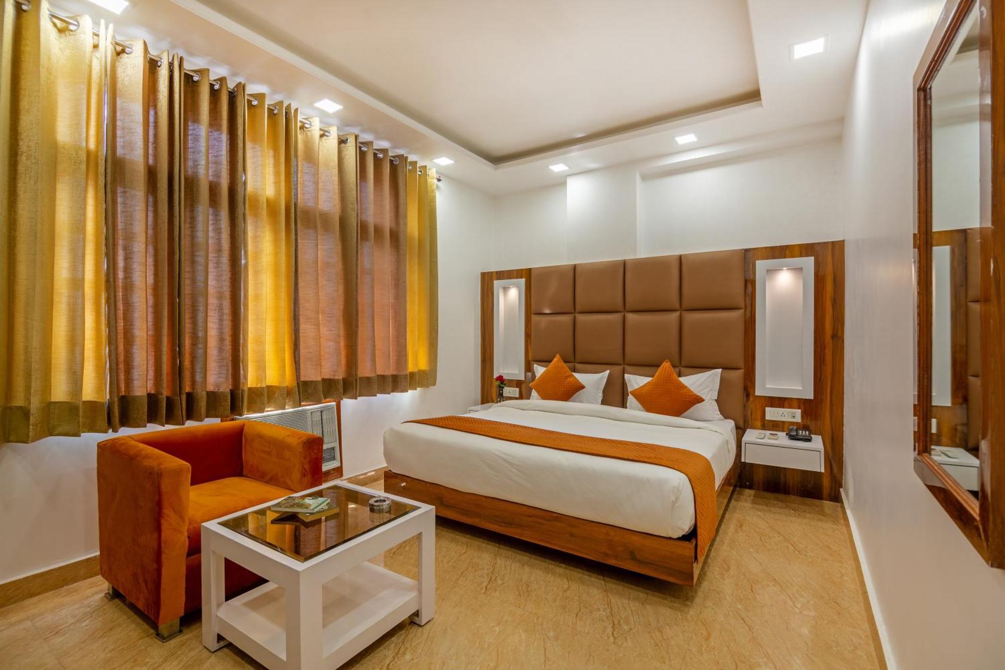 Rahul Palace By Golden Tree Near Metro Station And Ajmal Khan Market 新德里 外观 照片
