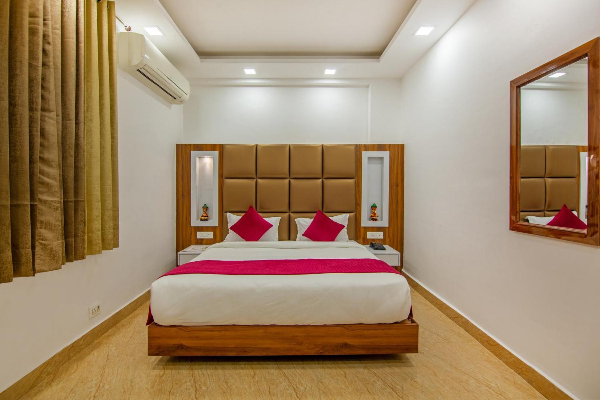Rahul Palace By Golden Tree Near Metro Station And Ajmal Khan Market 新德里 外观 照片
