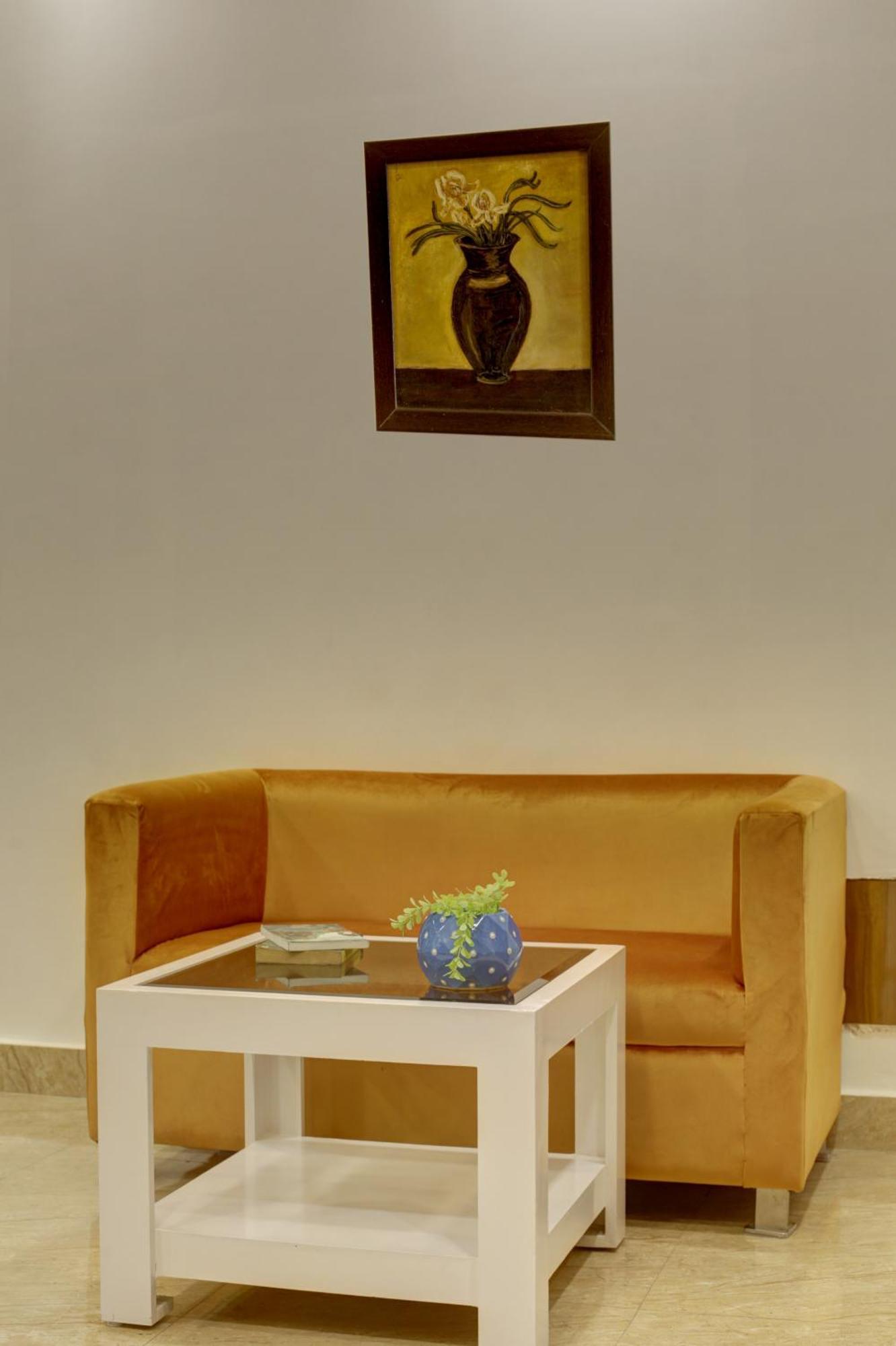 Rahul Palace By Golden Tree Near Metro Station And Ajmal Khan Market 新德里 外观 照片