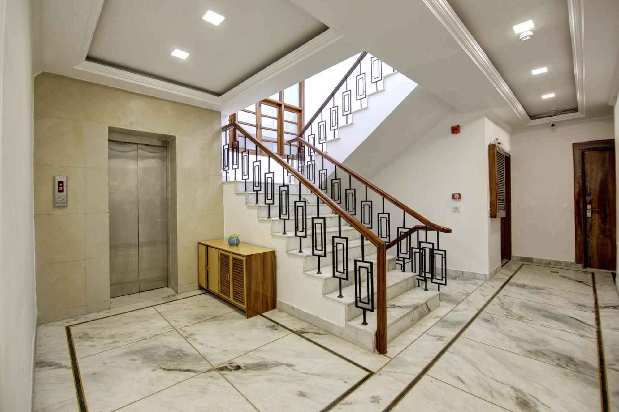 Rahul Palace By Golden Tree Near Metro Station And Ajmal Khan Market 新德里 外观 照片