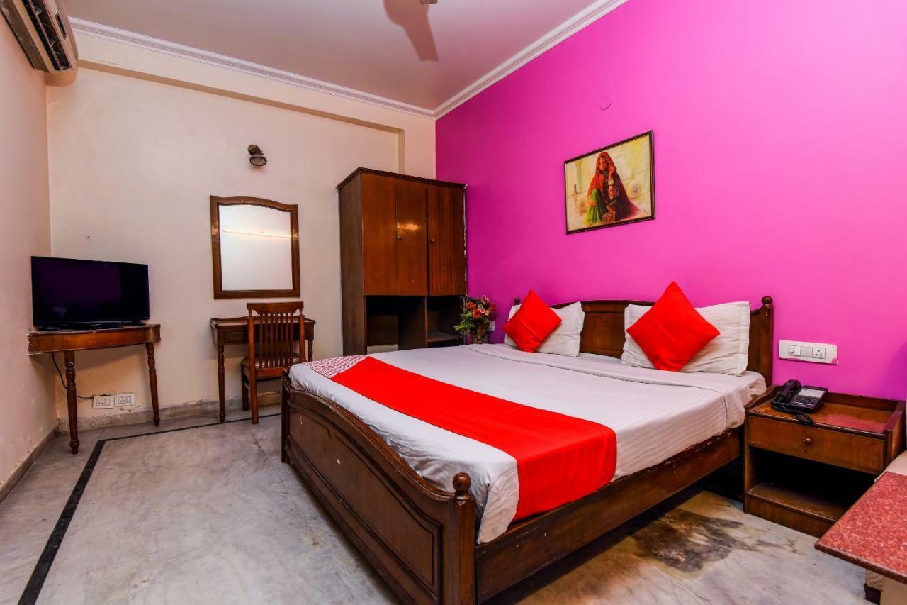 Rahul Palace By Golden Tree Near Metro Station And Ajmal Khan Market 新德里 外观 照片