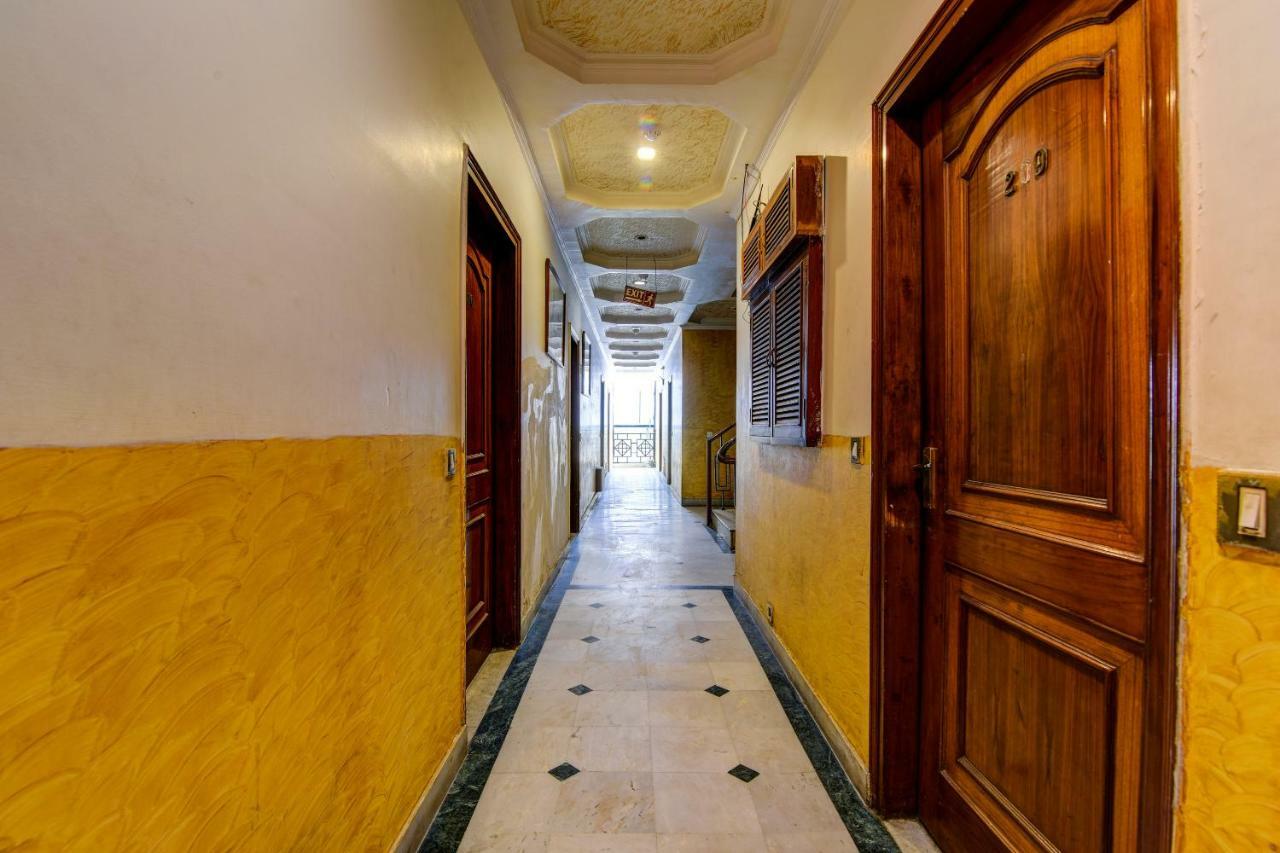 Rahul Palace By Golden Tree Near Metro Station And Ajmal Khan Market 新德里 外观 照片