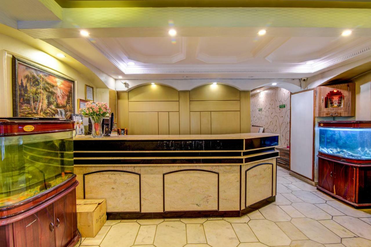 Rahul Palace By Golden Tree Near Metro Station And Ajmal Khan Market 新德里 外观 照片
