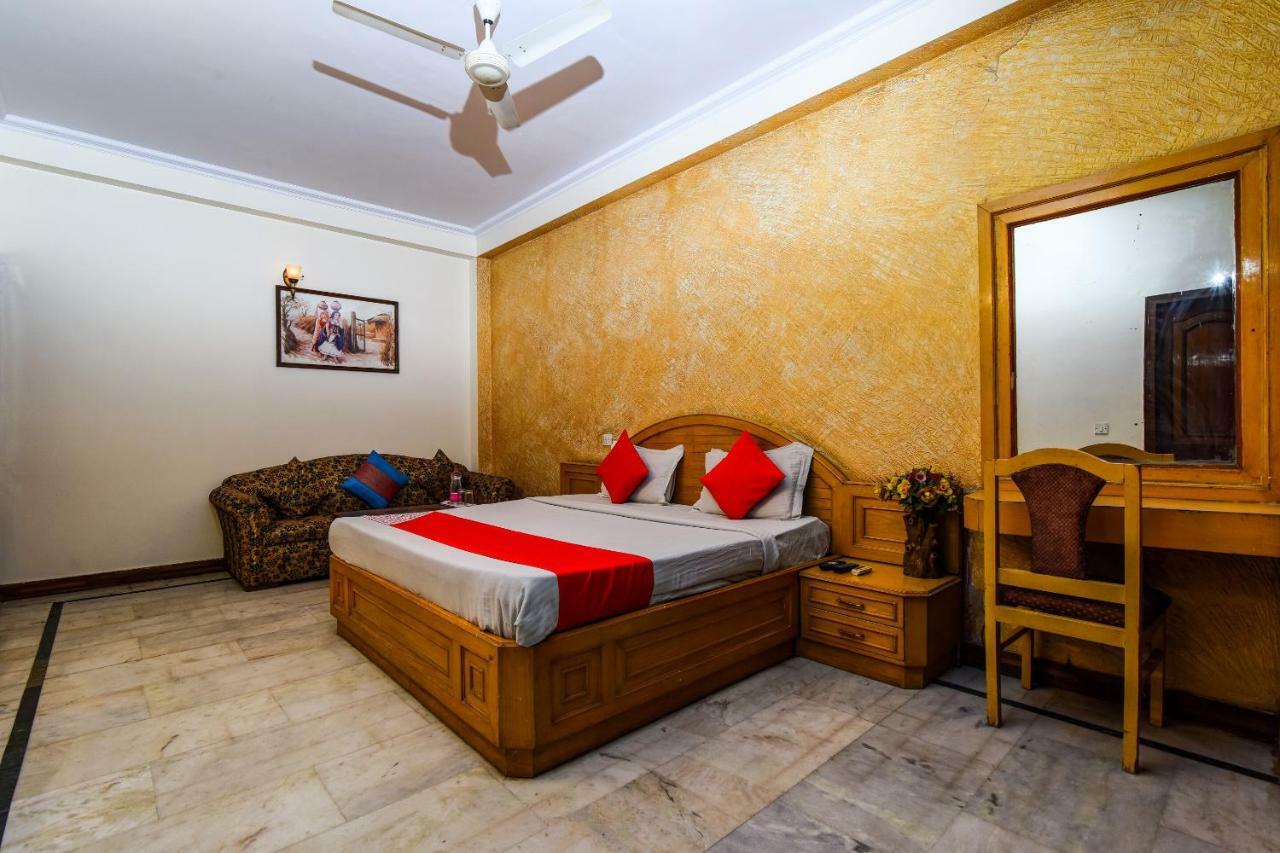 Rahul Palace By Golden Tree Near Metro Station And Ajmal Khan Market 新德里 外观 照片