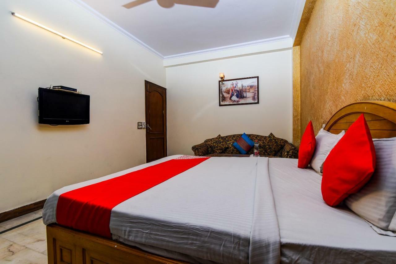 Rahul Palace By Golden Tree Near Metro Station And Ajmal Khan Market 新德里 外观 照片