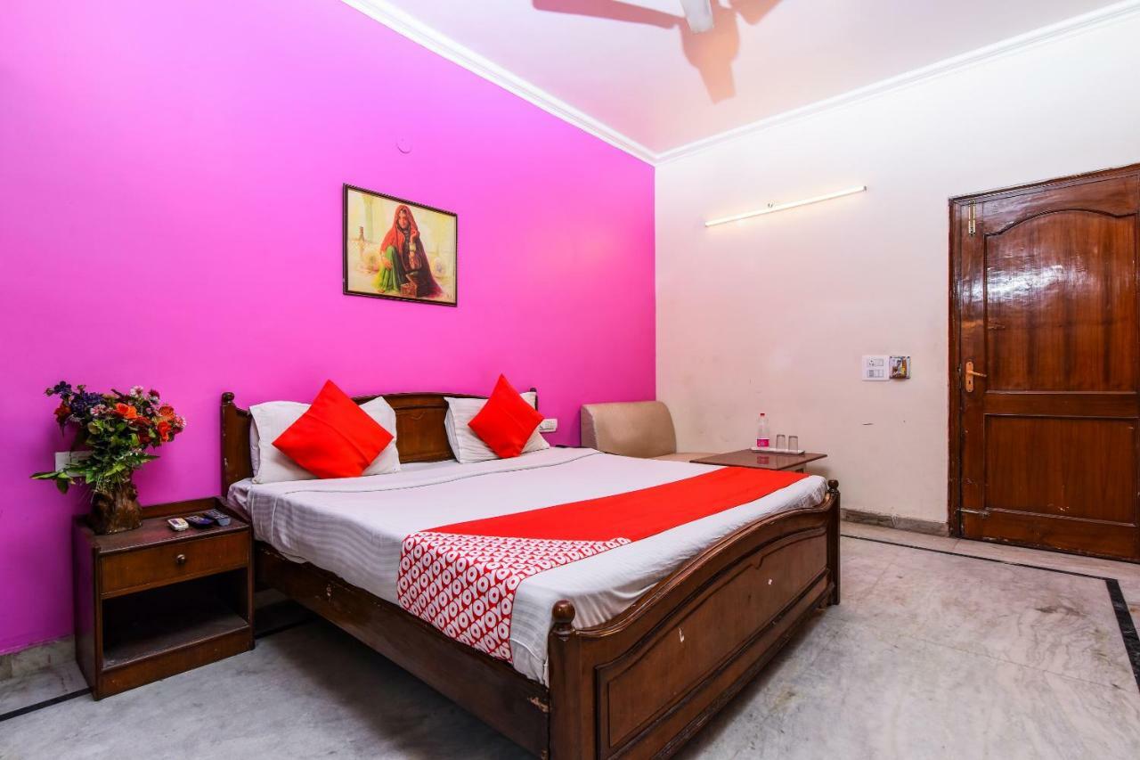 Rahul Palace By Golden Tree Near Metro Station And Ajmal Khan Market 新德里 外观 照片