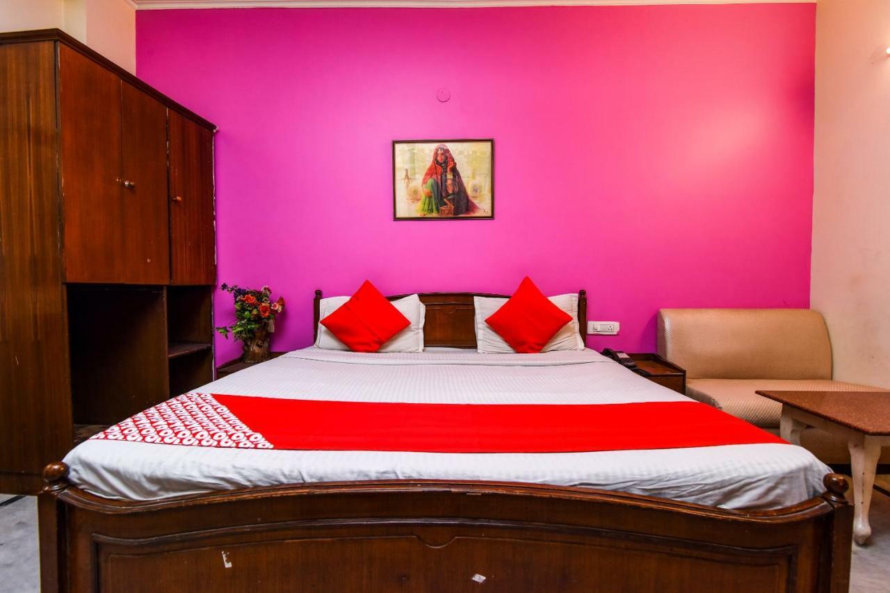 Rahul Palace By Golden Tree Near Metro Station And Ajmal Khan Market 新德里 外观 照片
