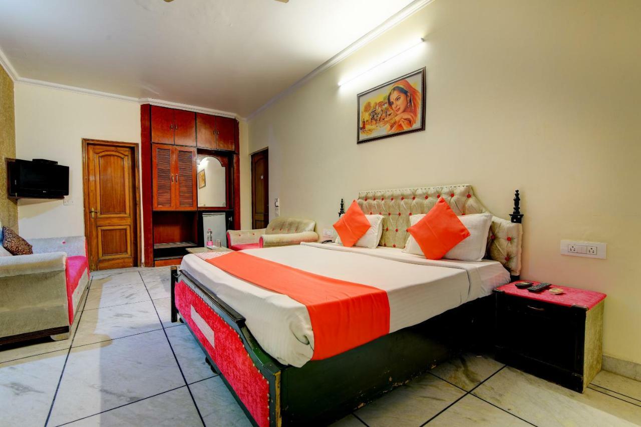 Rahul Palace By Golden Tree Near Metro Station And Ajmal Khan Market 新德里 外观 照片